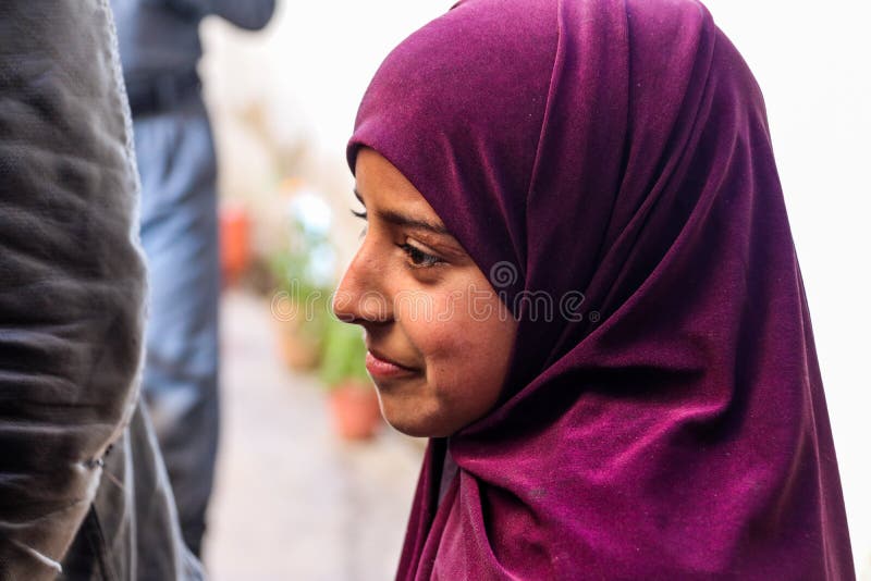 阿富汗在街道的村庄孩子在加拉拉巴德 免版税库存图片