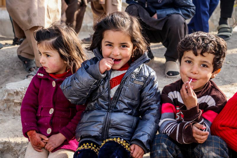 阿富汗贾拉拉巴德村里的孩子们 免版税图库摄影