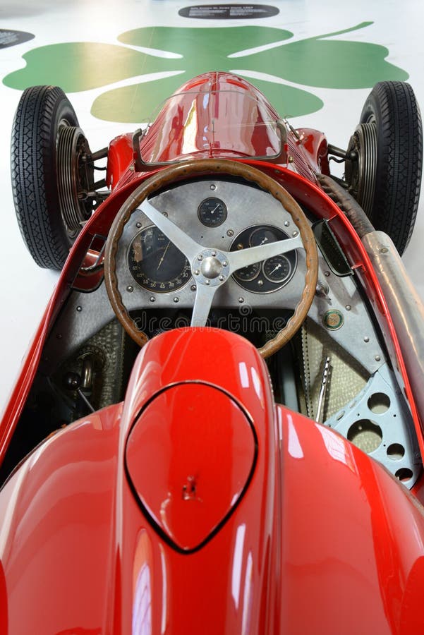 阿尔法・罗密欧赛跑车的内部的159 M monoposto 免版税库存图片