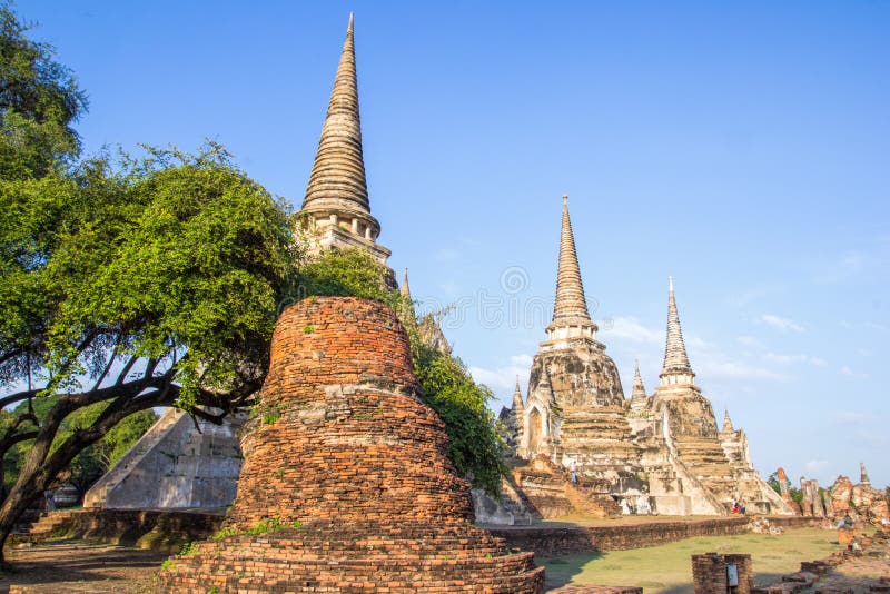 阿尤特拉利夫雷斯，泰国- OCT31， 2015年：参观Wat的游客旅行