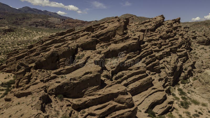阿根廷萨尔塔省卡法亚特市附近的Los Colorados岩层的空中视野 克布拉达德拉斯孔查斯部分 免版税库存图片 阿根廷萨尔塔省卡法亚特市附近的Los Colorados岩层的空中视野 克布拉达德拉斯孔查斯部分 免版税库存图片