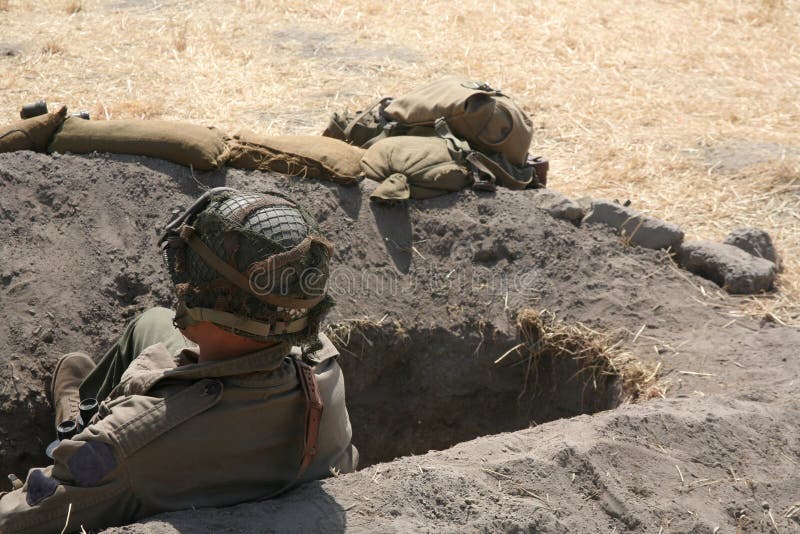 陆军散兵坑战士 库存图片. 图片 包括有 人们, 疲劳, 条板, 任务, 作战, 男人, 军事, 齿轮, 帽子 13353947