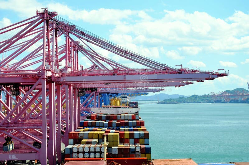 容器船在韩国釜山港 免版税库存图片