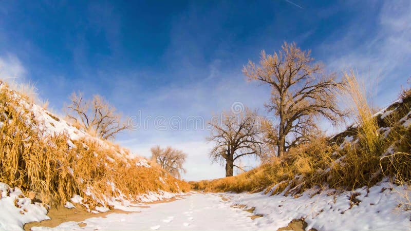 雪沟上云层的延时