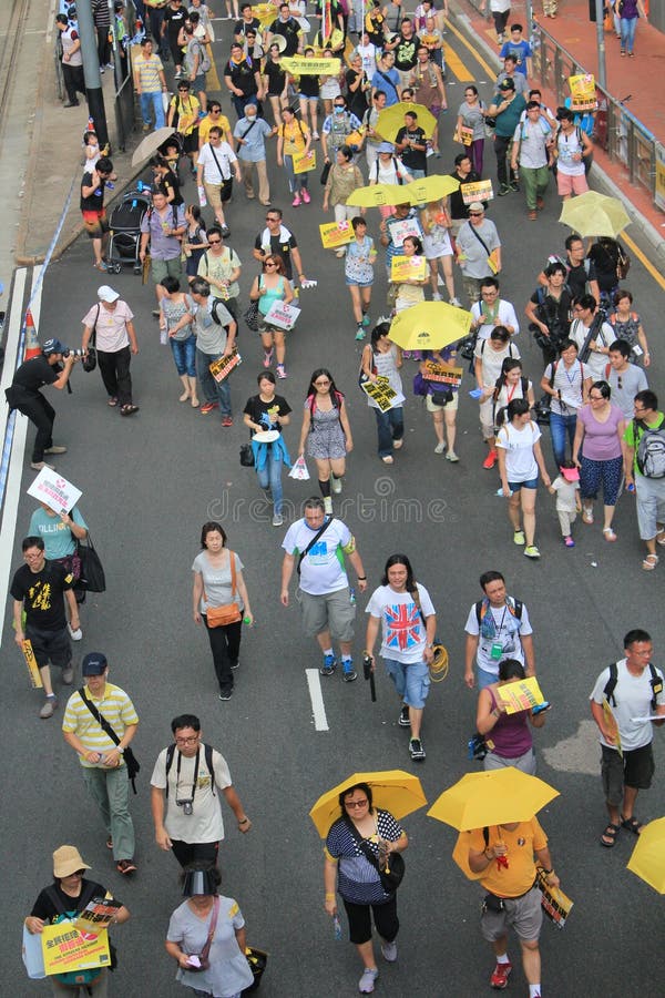 2015年香港活动家在选举包裹的表决前前进