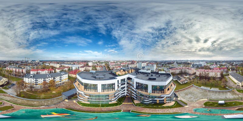 高层建筑居住区城市俯视360hdri全天线全球面全景 免版税库存照片