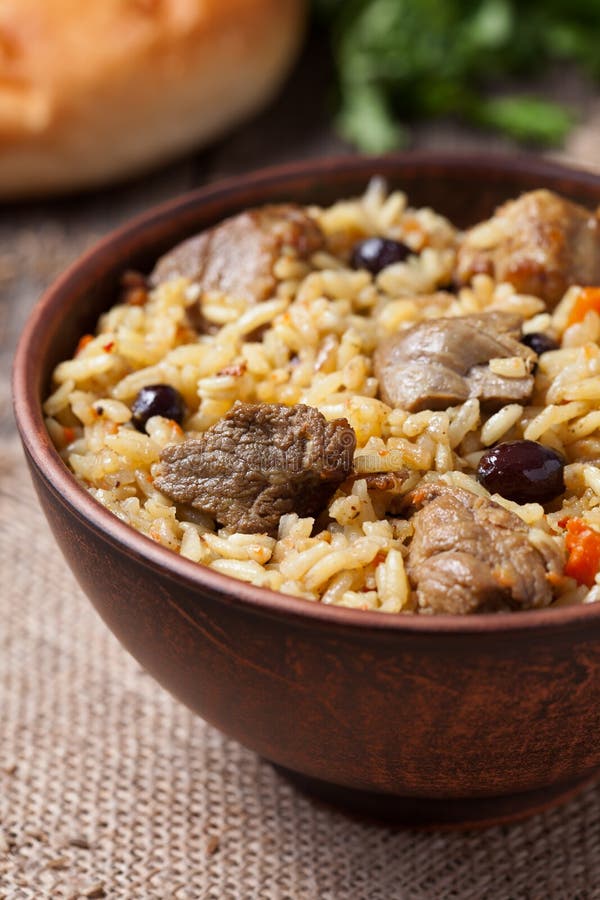 鲜美传统肉饭膳食用米，油煎的肉