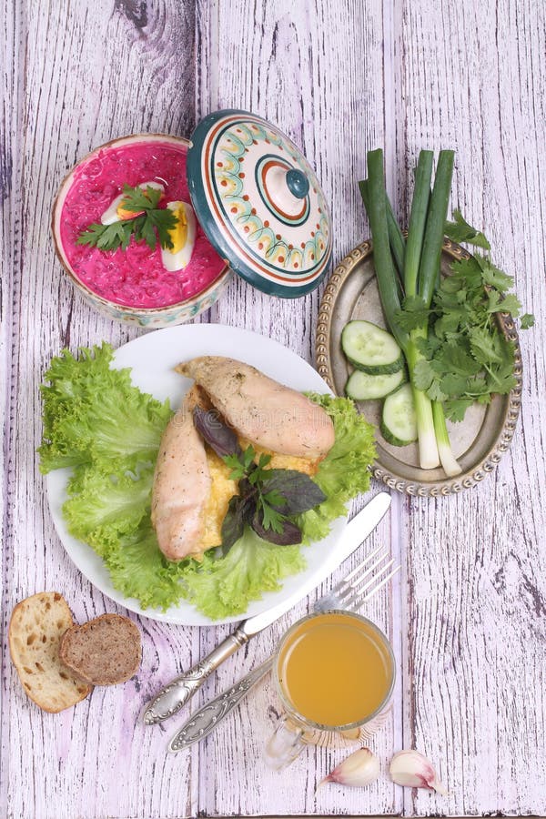 鸡胸脯烘烤用乳酪,递交与菜 图库摄影