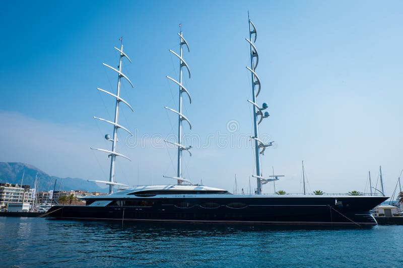 黑珍珠又称oceanco y712和project solar 免版税图库摄影