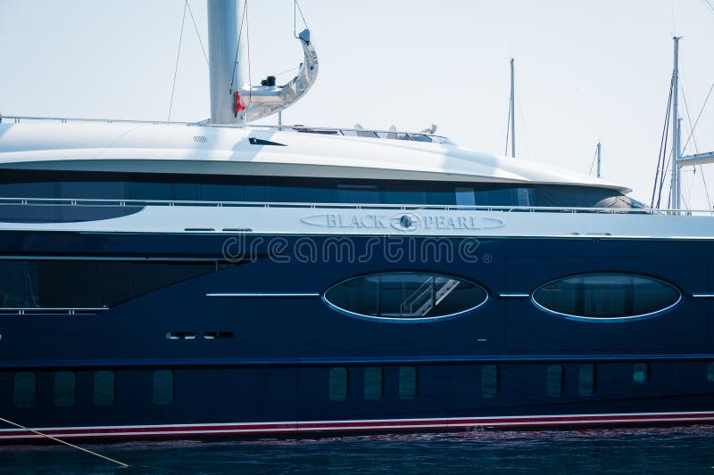 黑珍珠又称oceanco y712和project solar 免版税库存图片