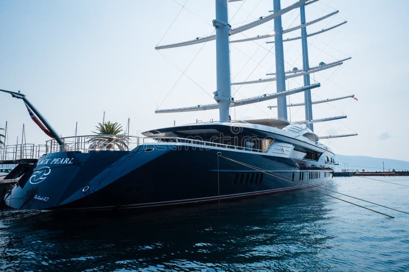 黑珍珠又称oceanco y712和project solar 免版税库存照片
