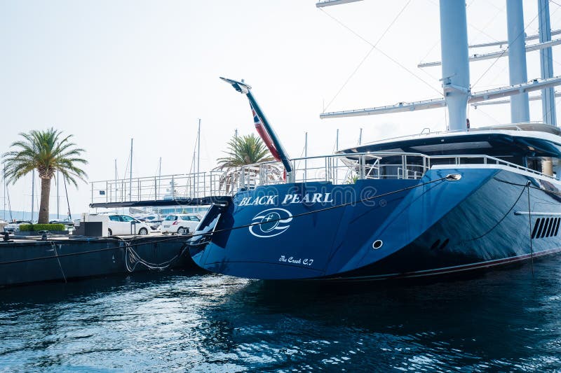 黑珍珠又称oceanco y712和project solar 免版税库存照片