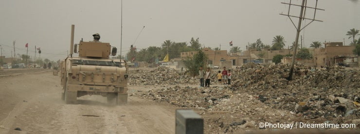 US Soldier watches Iraqi Children