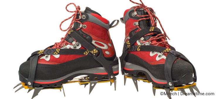 Climbing boots with the crampo