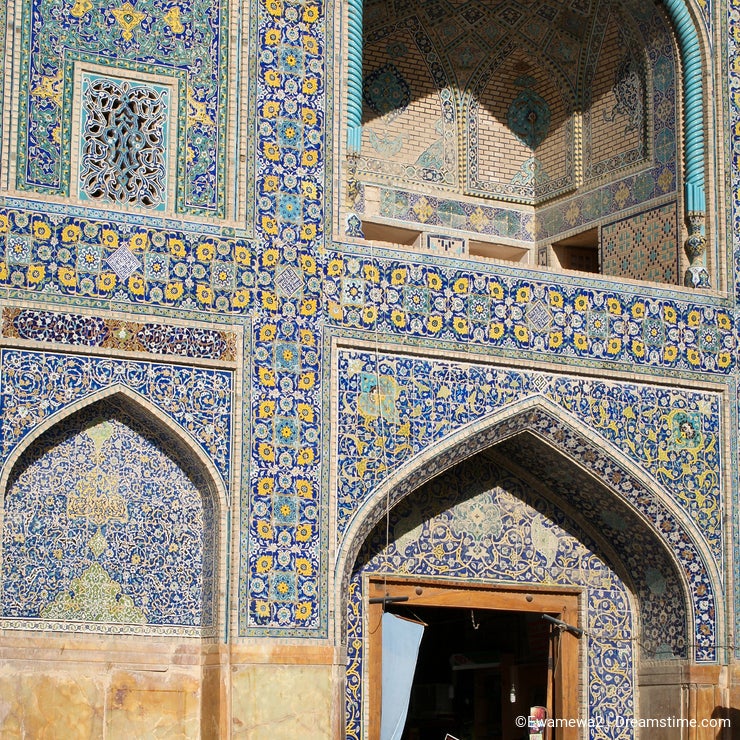 Entrance to the mosque in Esfahan, 2012