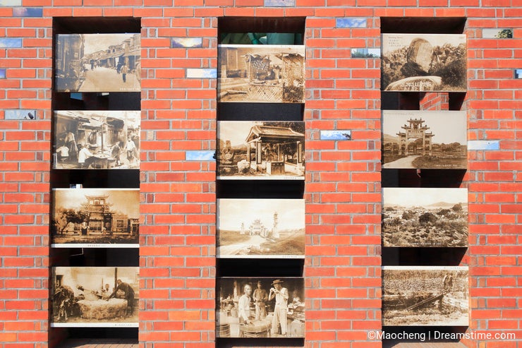 Wall inlaid with historical photos of amoy city