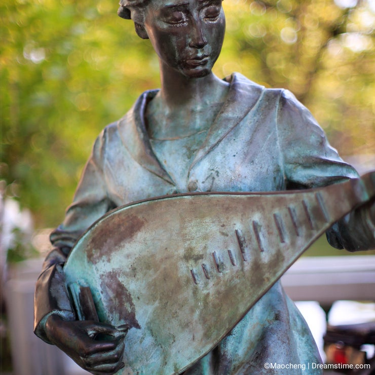 Nanyin musician playing lute