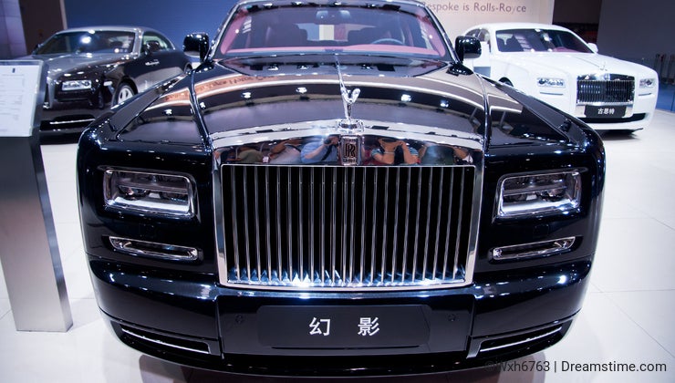 Front of Rolls-Royce Phishom