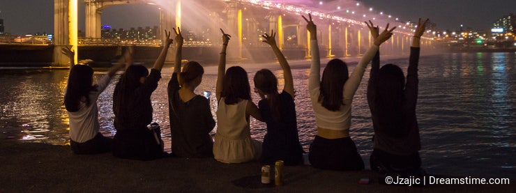 Girls party at the fountain bridge