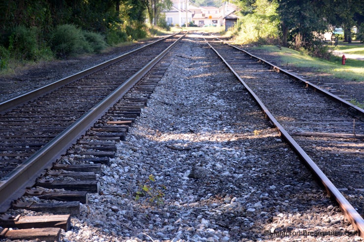 Leading lines - Dreamstime