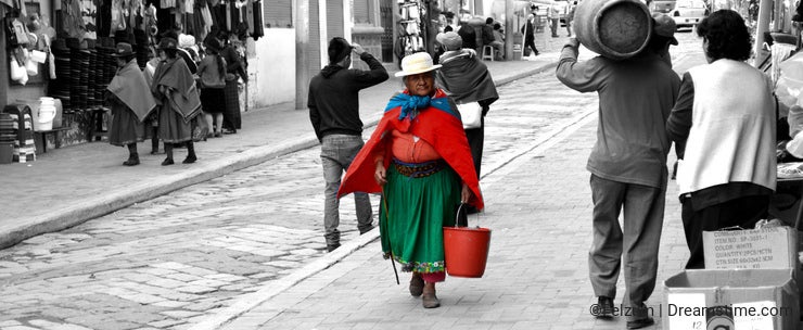 Women walking in a Ecuador street