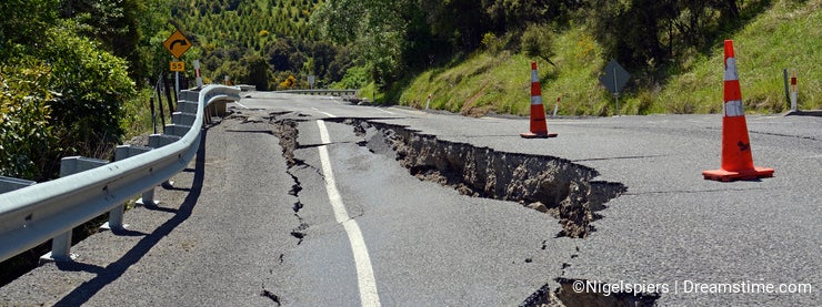 Massive Cracks in The Hunderlee Hills after Kaikoura Earthquake