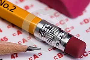 A 1:1 macro of the eraser end and the sharpened end of two 2 pe