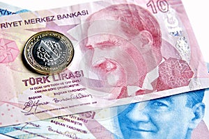 1 Lira on 10 TL Turkish banknotes