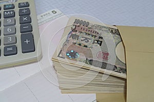 1 million yen, a passbook, and a calculator