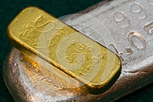 1 Ounce Gold Bullion Bar (ingot) Silver Bar Below