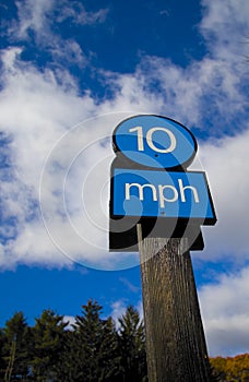 10 miles per hour sign