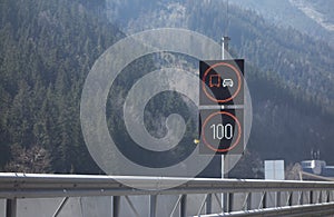 100 kilometers per hour speed limit sign