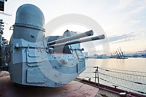 100 mm universal cannons SM-5-1S in cruiser Mikhail Kutuzov