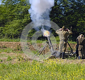 120 mm mortar firing