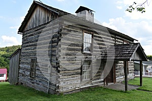 1700s log cabin still stands