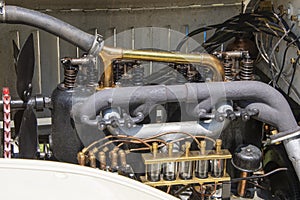 1912 Ford Model T engine compartment