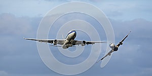 2 aircraft in Mid Air Collision / Near Miss