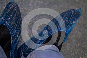 2 blue and blue medical shoe covers made of polyethylene comfortable, waterproof, waterproof