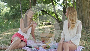 2 girls on a picnic