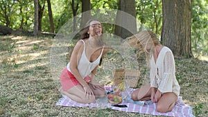 2 girls on a picnic