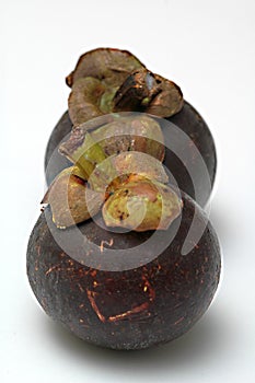 2 mangosteens