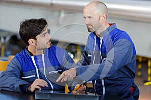 2 mechanic men working togther