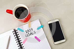 2019 goals text on note pad