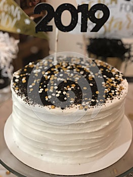 2019 Round Decorated Cake
