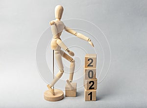 2021 inscription on cubes with wooden human figure