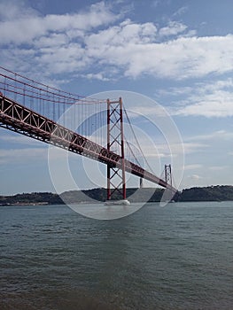 24 abril bridge lisbon