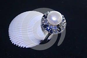 24 Ring, Silver, Natural Pearl, Sapphires Exclusive jewels