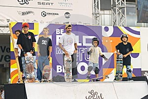 24 september 2023, Almada, Portugal - center of city - a group of teen boys skaters standing on a ramp and waiting a