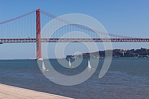 25 de Abril Bridge