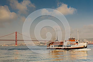 25 de Abril Bridge photo